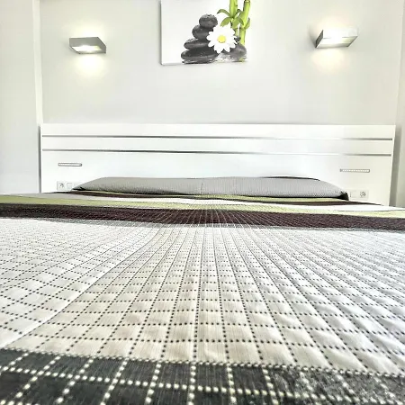 Communicated Apartment, Wifi, Pool, Nice Garden In Puerto De La Cruz Apartment
